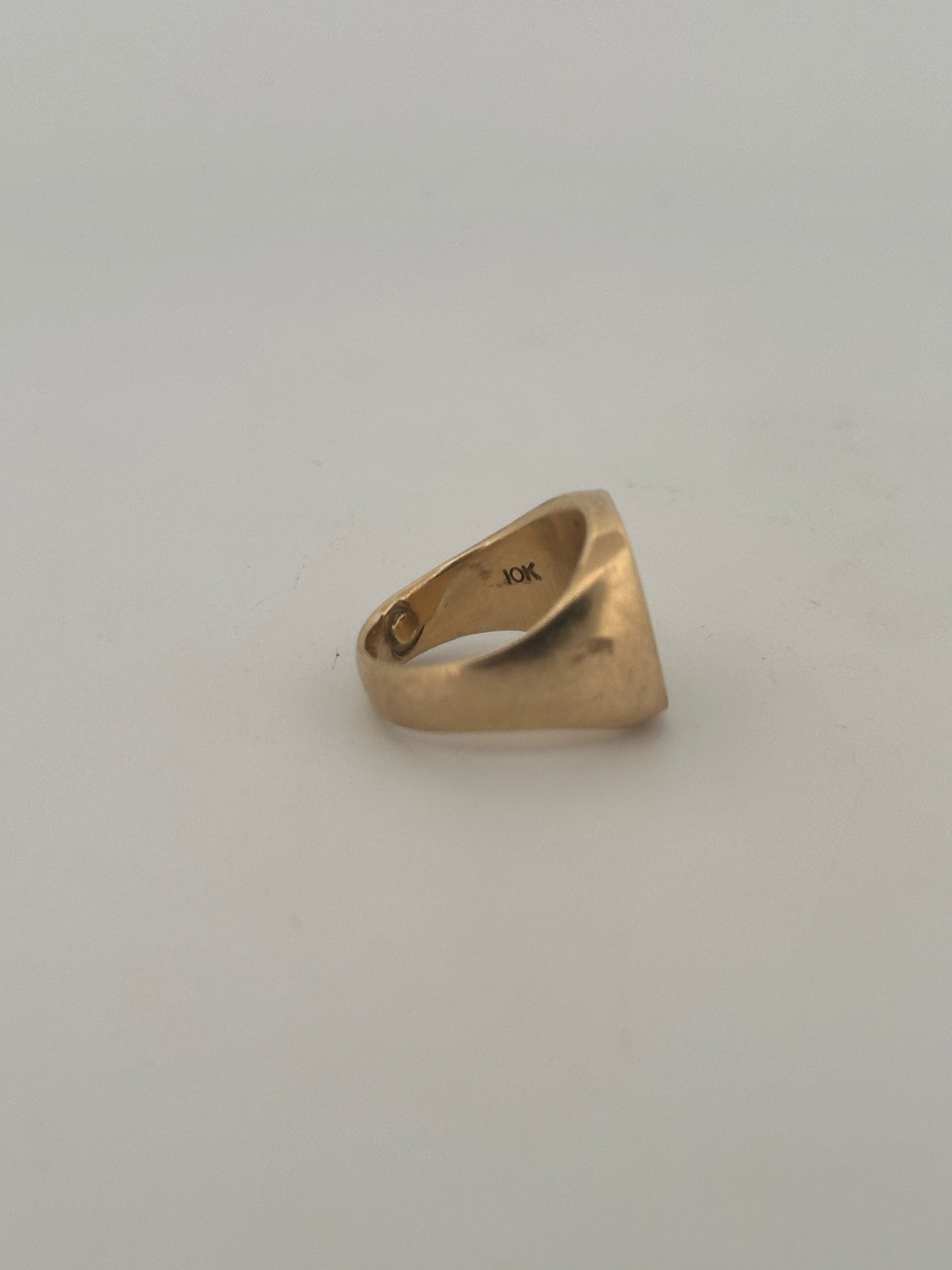 Antique Victorian signet ring with crest in 10k yellow gold