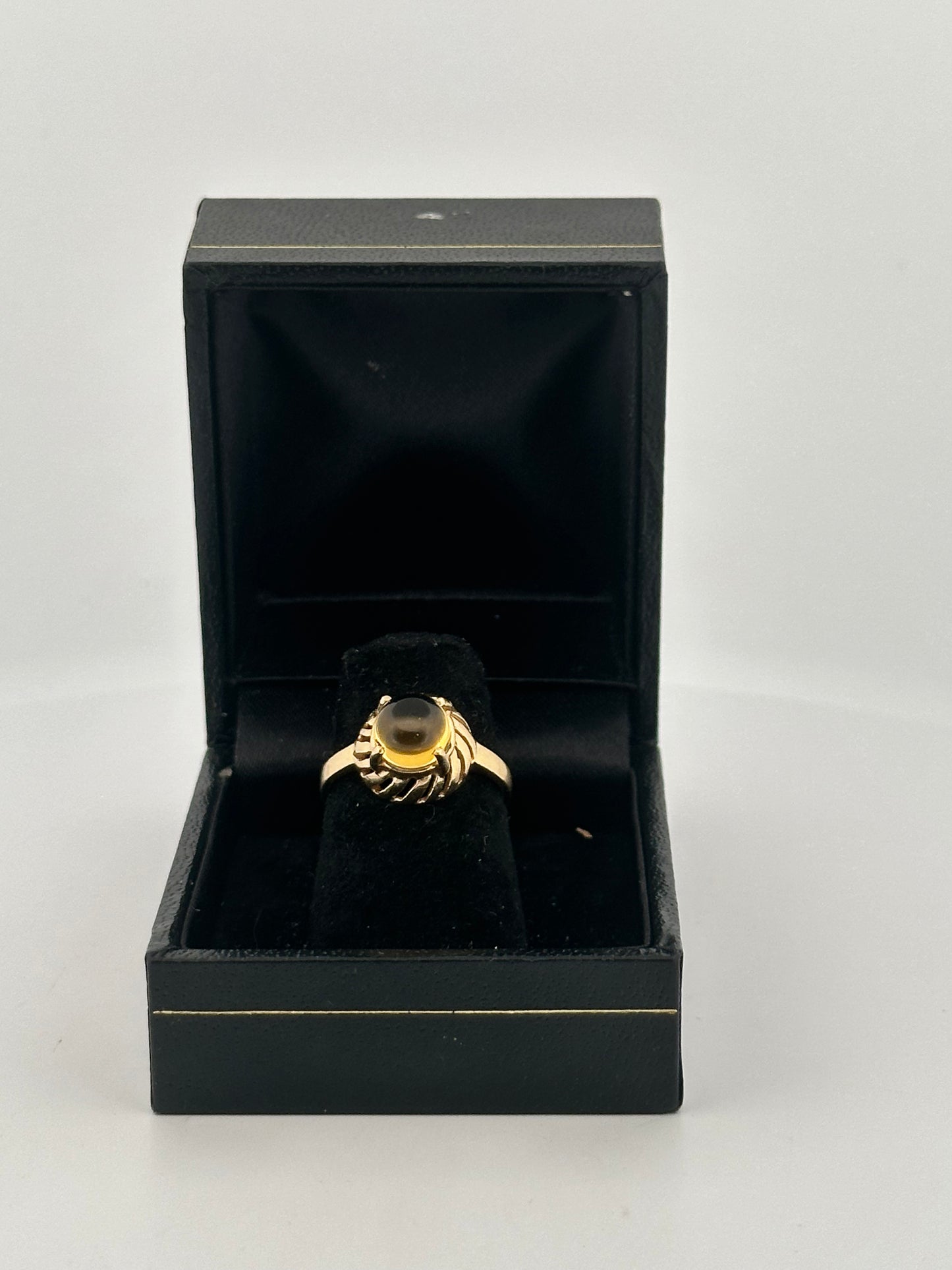 Vintage citrine cabochon ring in 10k yellow gold circa 1970s