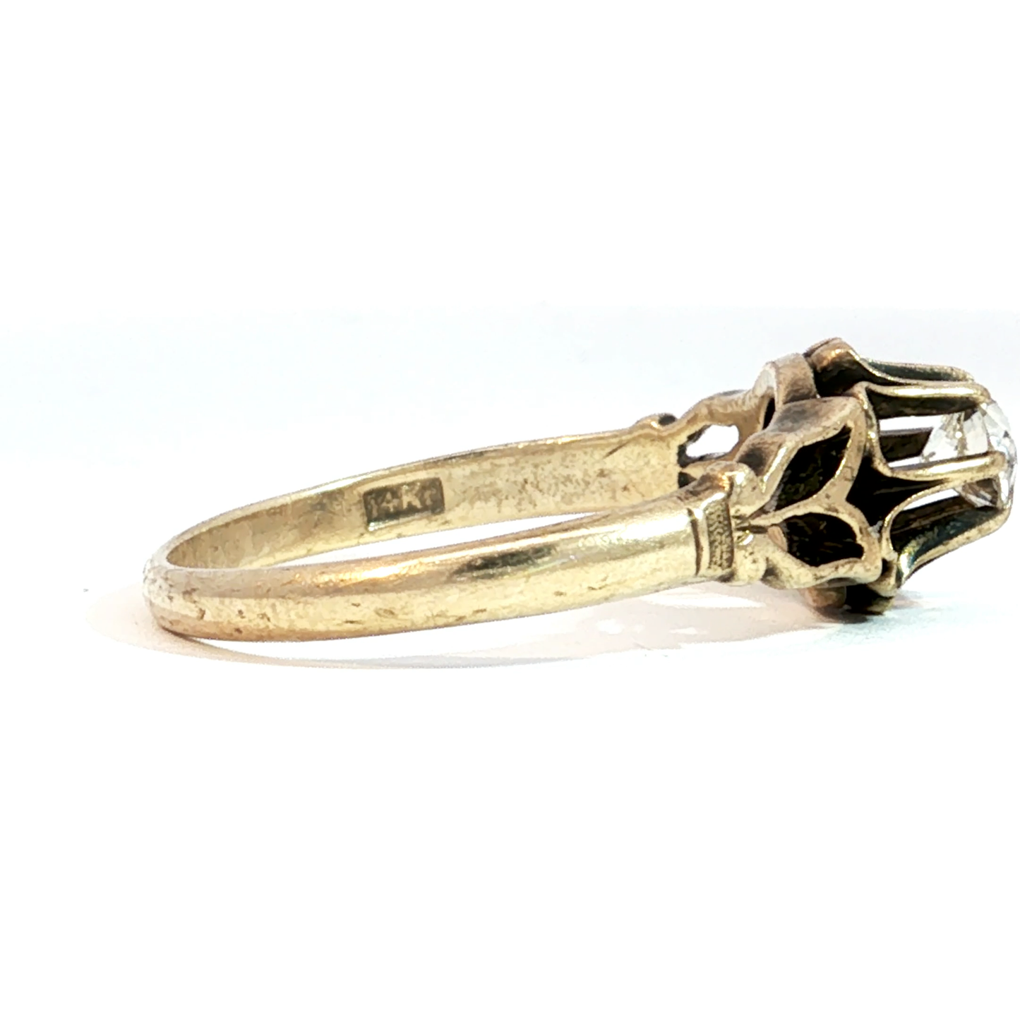 Vintage-Inspired Diamond Floral Solitaire Ring in Yellow Gold