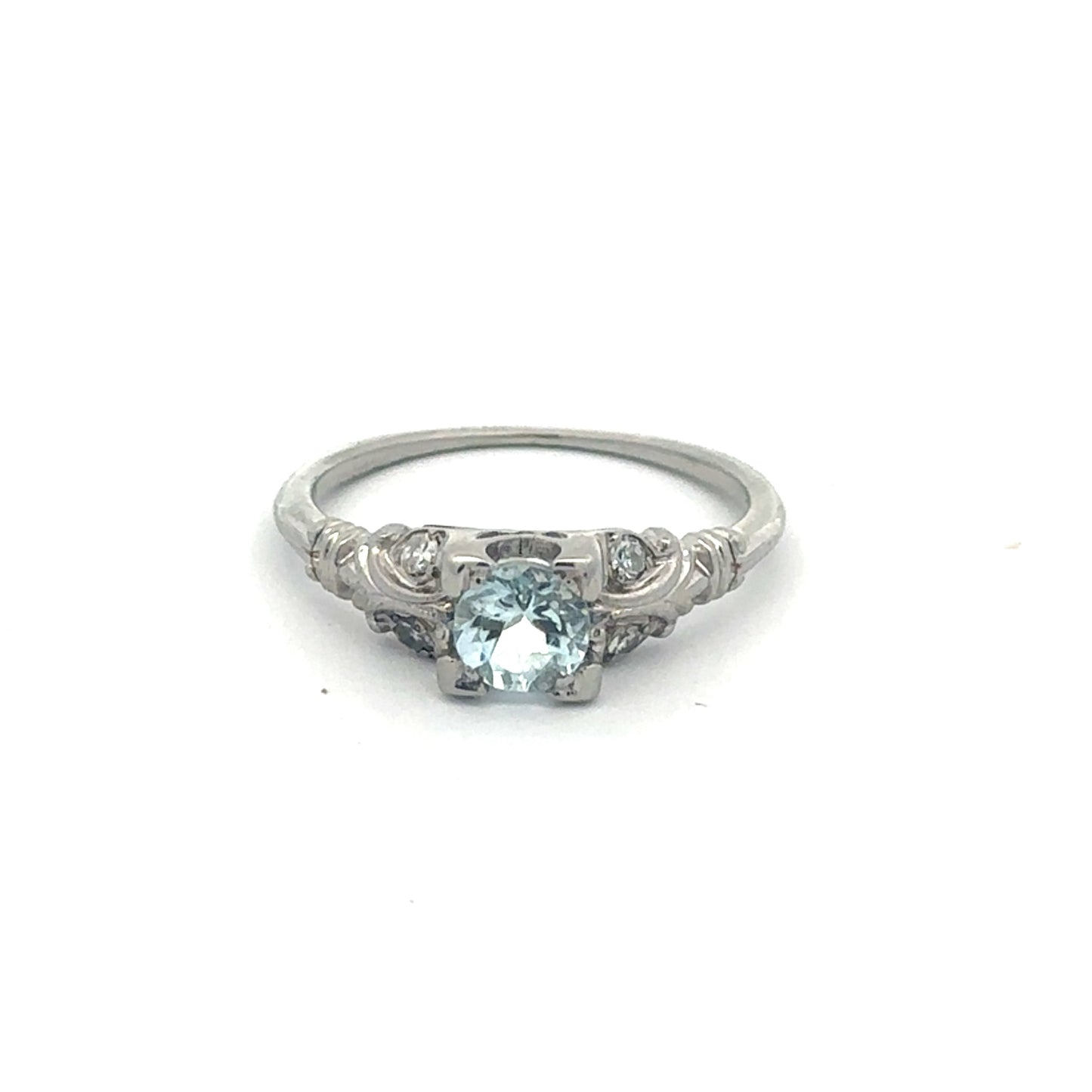 Vintage Aquamarine Solitaire Ring in 18k White Gold with a prominent blue aquamarine gemstone and elegant band design.