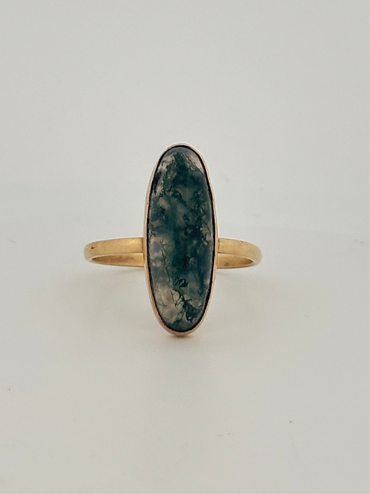 Antique Victorian moss agate cabochon ring in 9k yellow gold