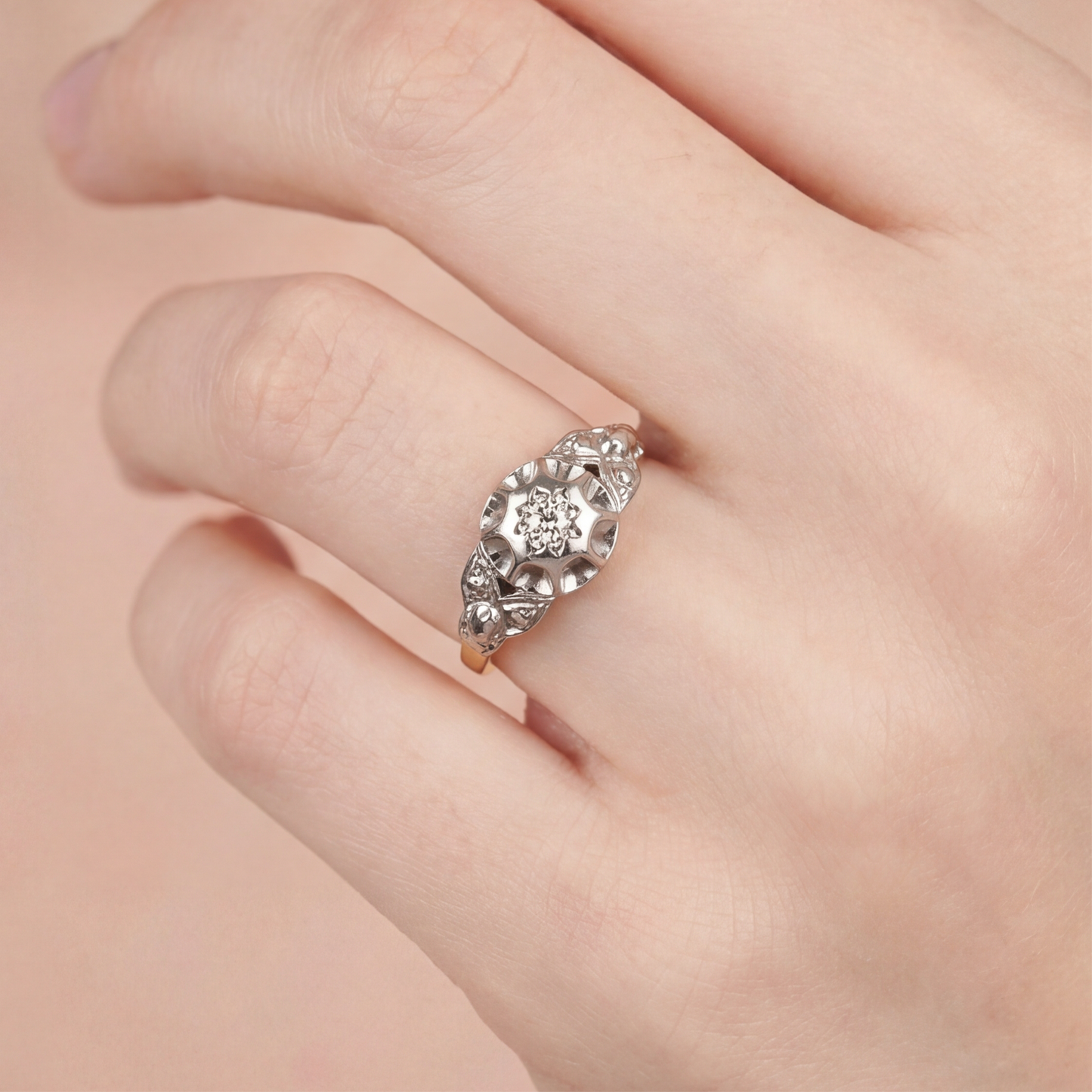 Antique early 1900s two toned diamond ring in 18k gold