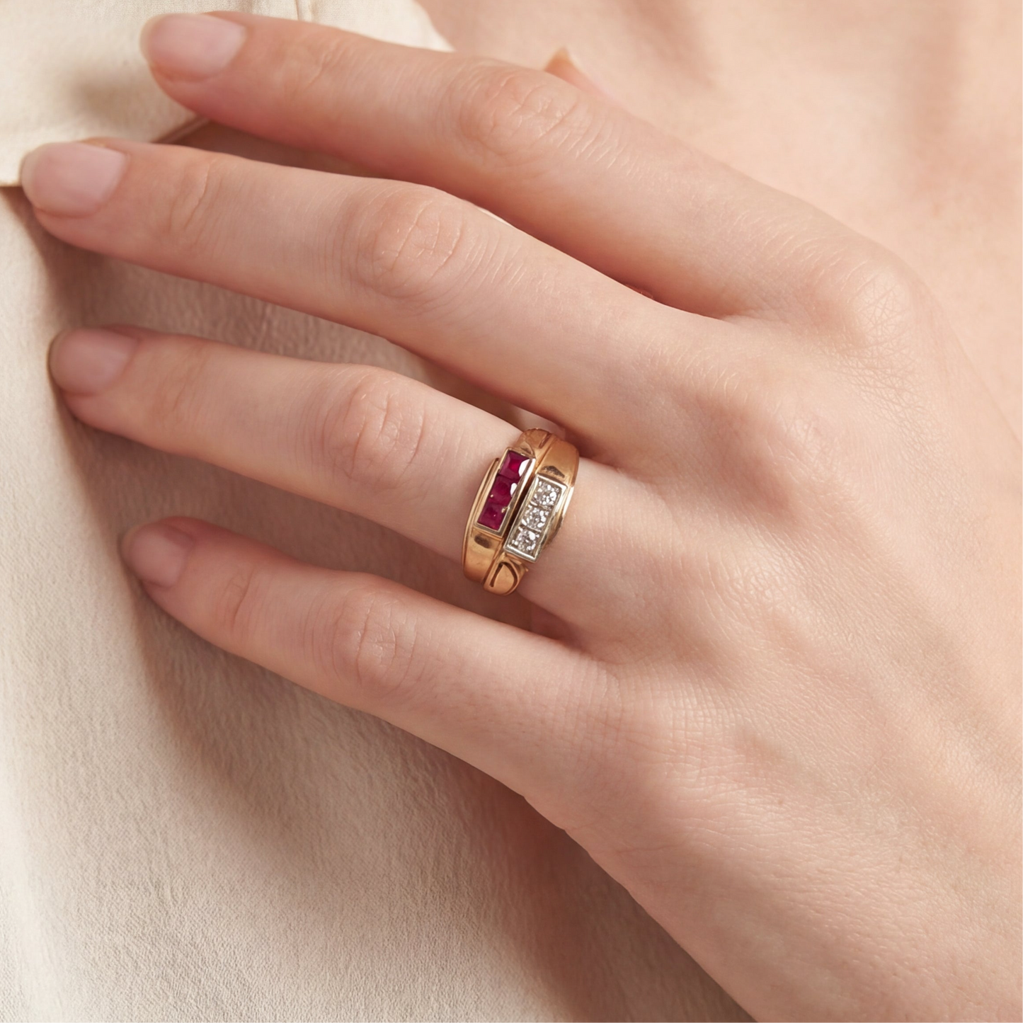 Vintage Ruby and diamond ring circa 1950s in 14k yellow gold