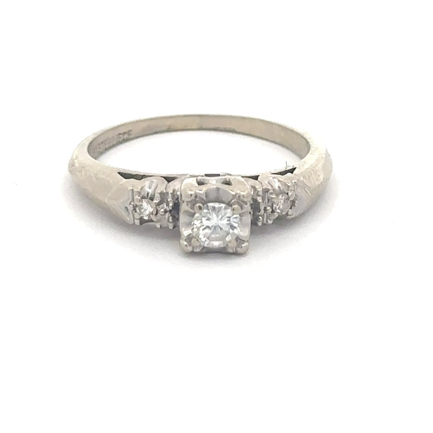 Vintage white gold and diamond ring circa 1940s