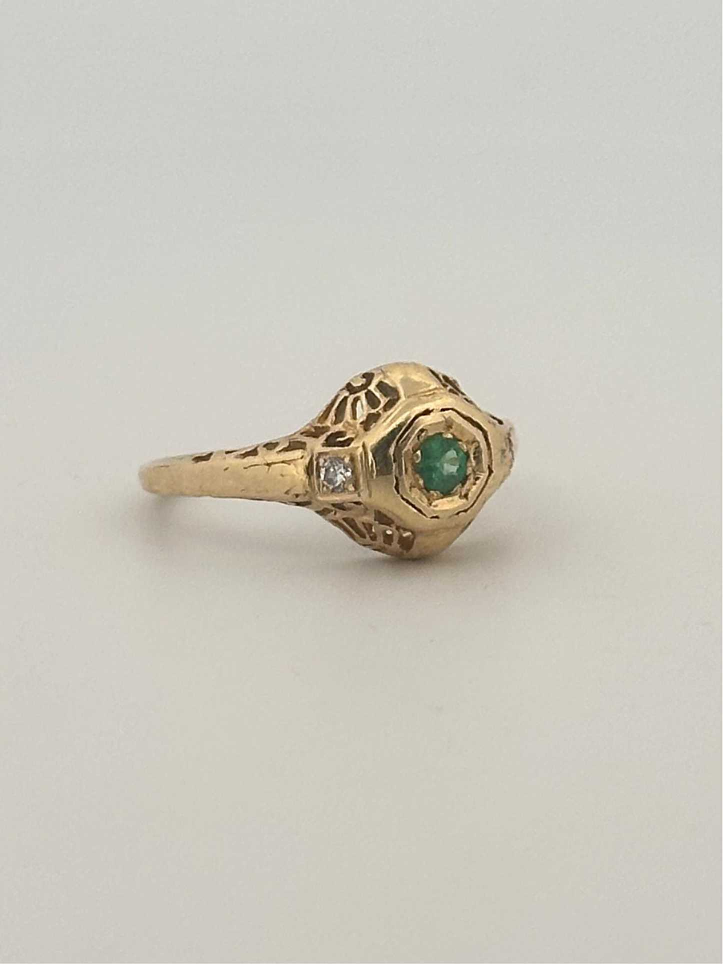 Antique natural emerald and diamond ring in 14k yellow gold