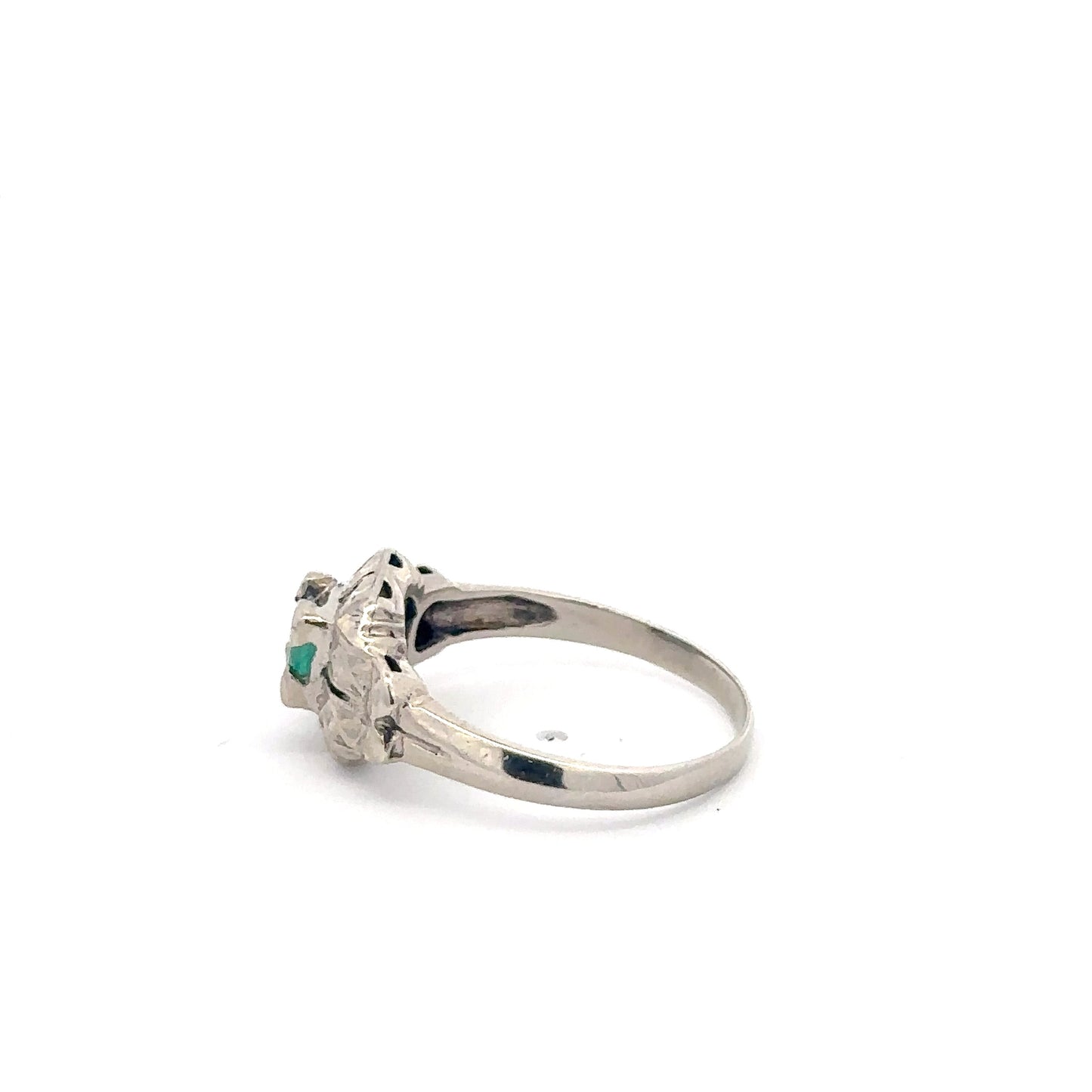 Art deco emerald ring in 14k white gold