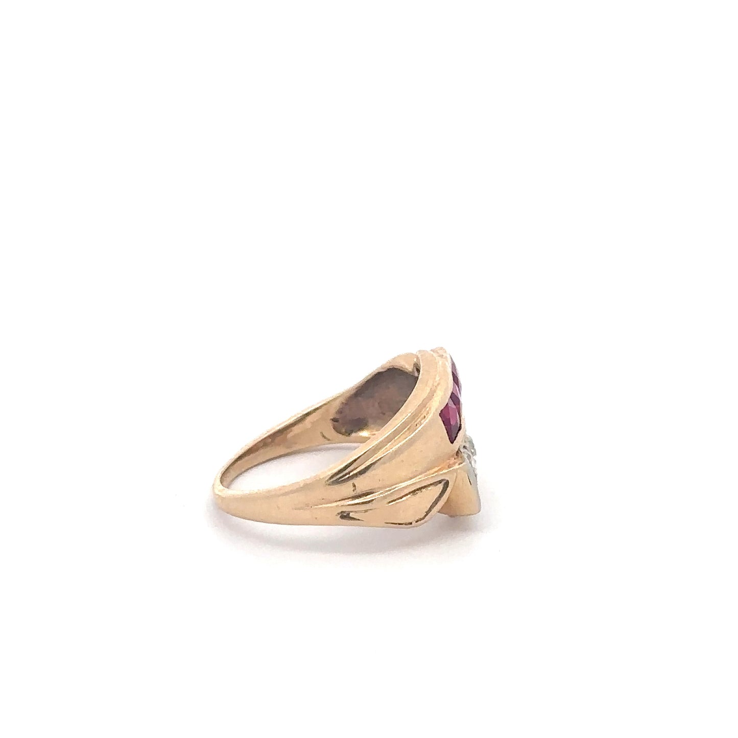 Vintage Ruby and diamond ring circa 1950s in 14k yellow gold