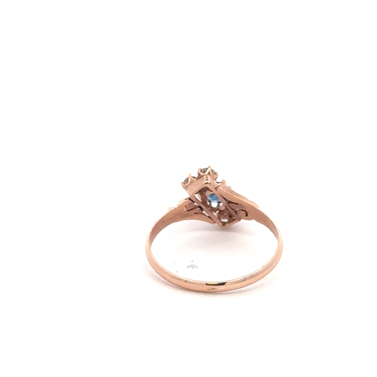 Antique Victorian Ceylon sapphire and diamond ring in 14k rose gold with intricate vintage detailing.
