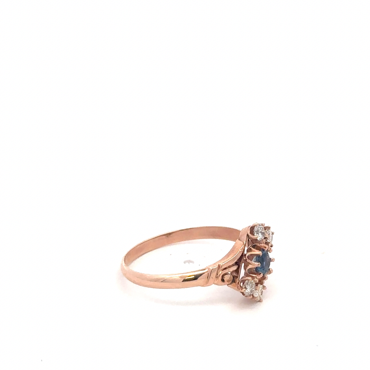 Antique Victorian Ceylon sapphire and diamond ring in 14k rose gold with intricate vintage detailing.