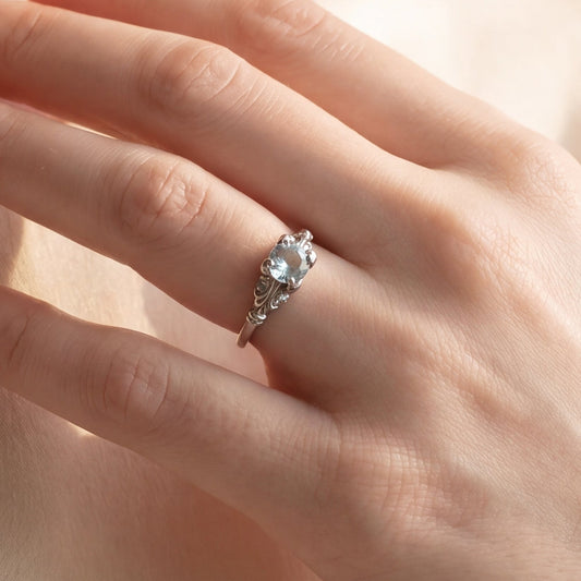 Vintage aquamarine solitaire ring in 18k white gold with a central aquamarine gemstone and delicate band.