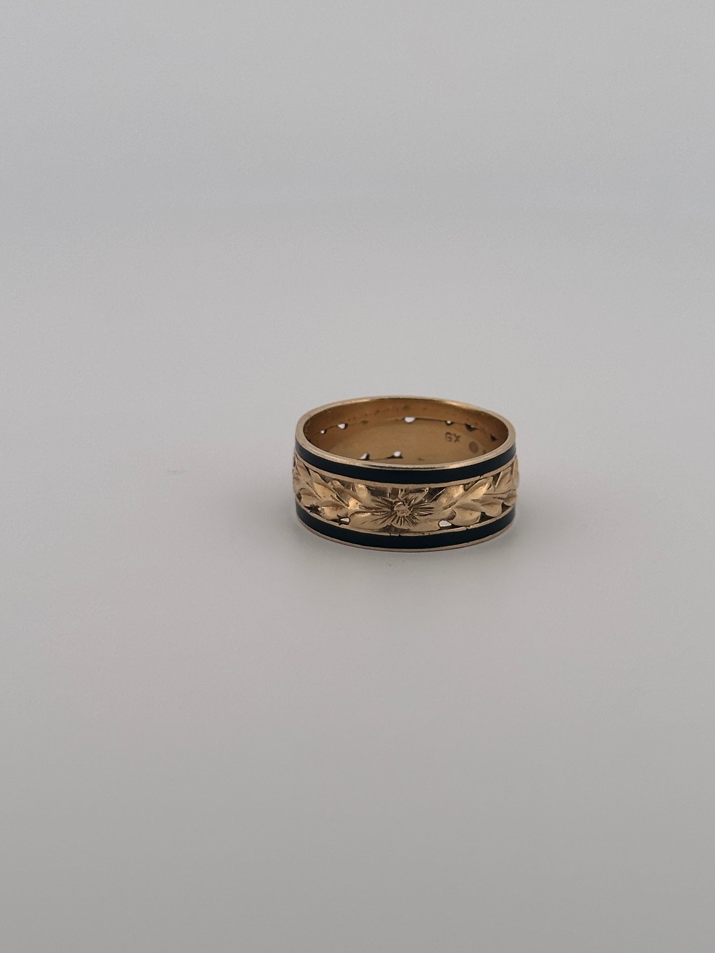 Vintage heirloom Hawaiian band with hand engraved detail and black enamel