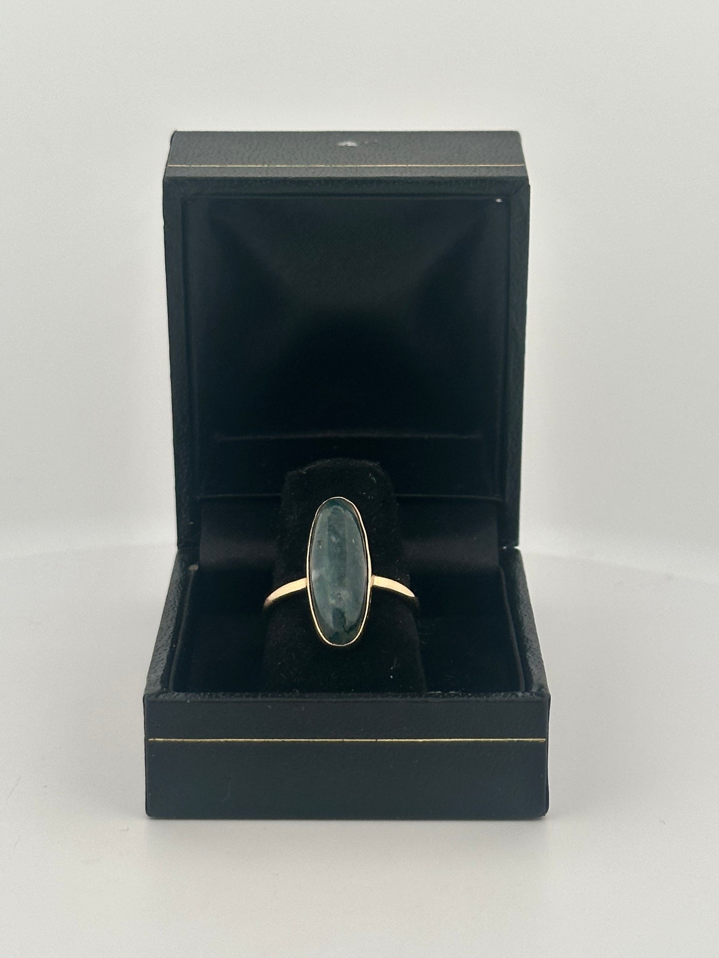 Antique Victorian moss agate cabochon ring in 9k yellow gold