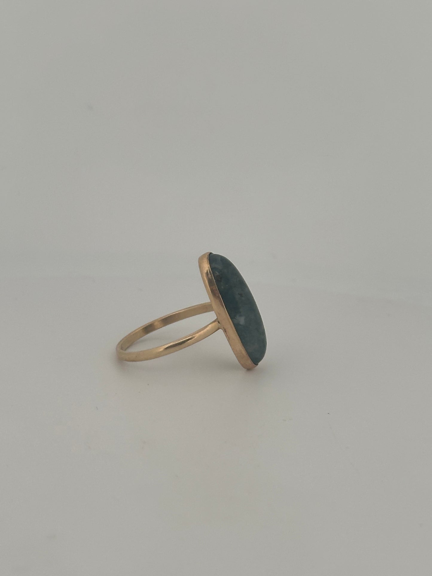 Antique Victorian moss agate cabochon ring in 9k yellow gold