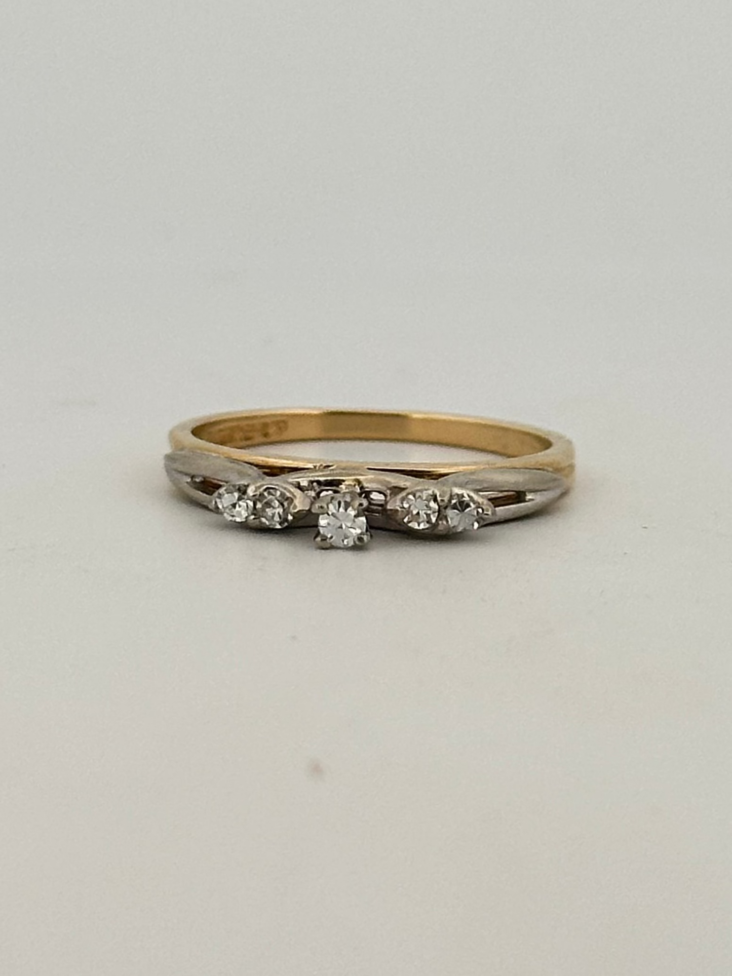 Vintage natural diamond two toned ring in 14k gold