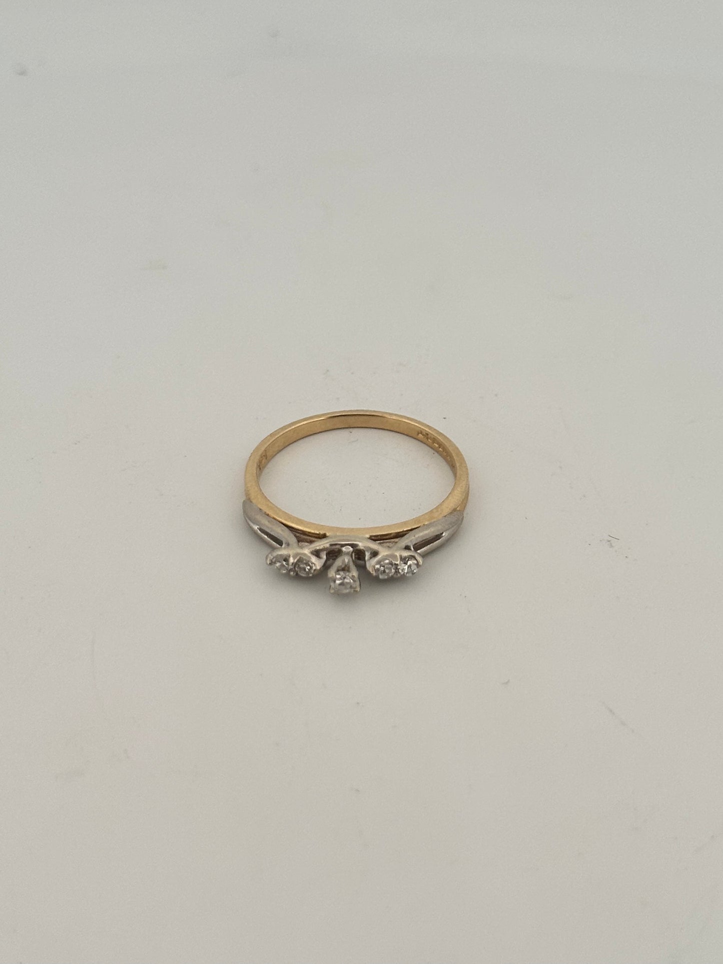 Vintage natural diamond two toned ring in 14k gold