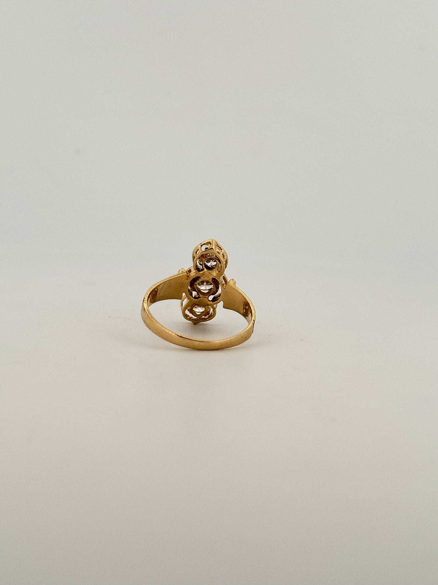 Antique Victorian natural diamond ring in 14k yellow gold