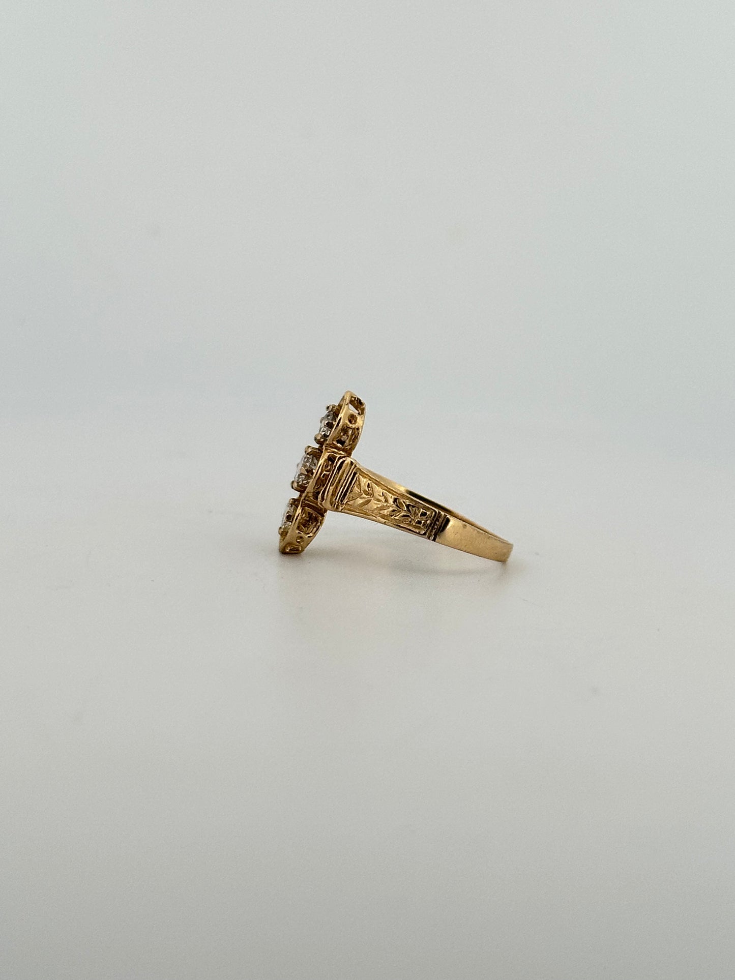 Antique Victorian natural diamond ring in 14k yellow gold