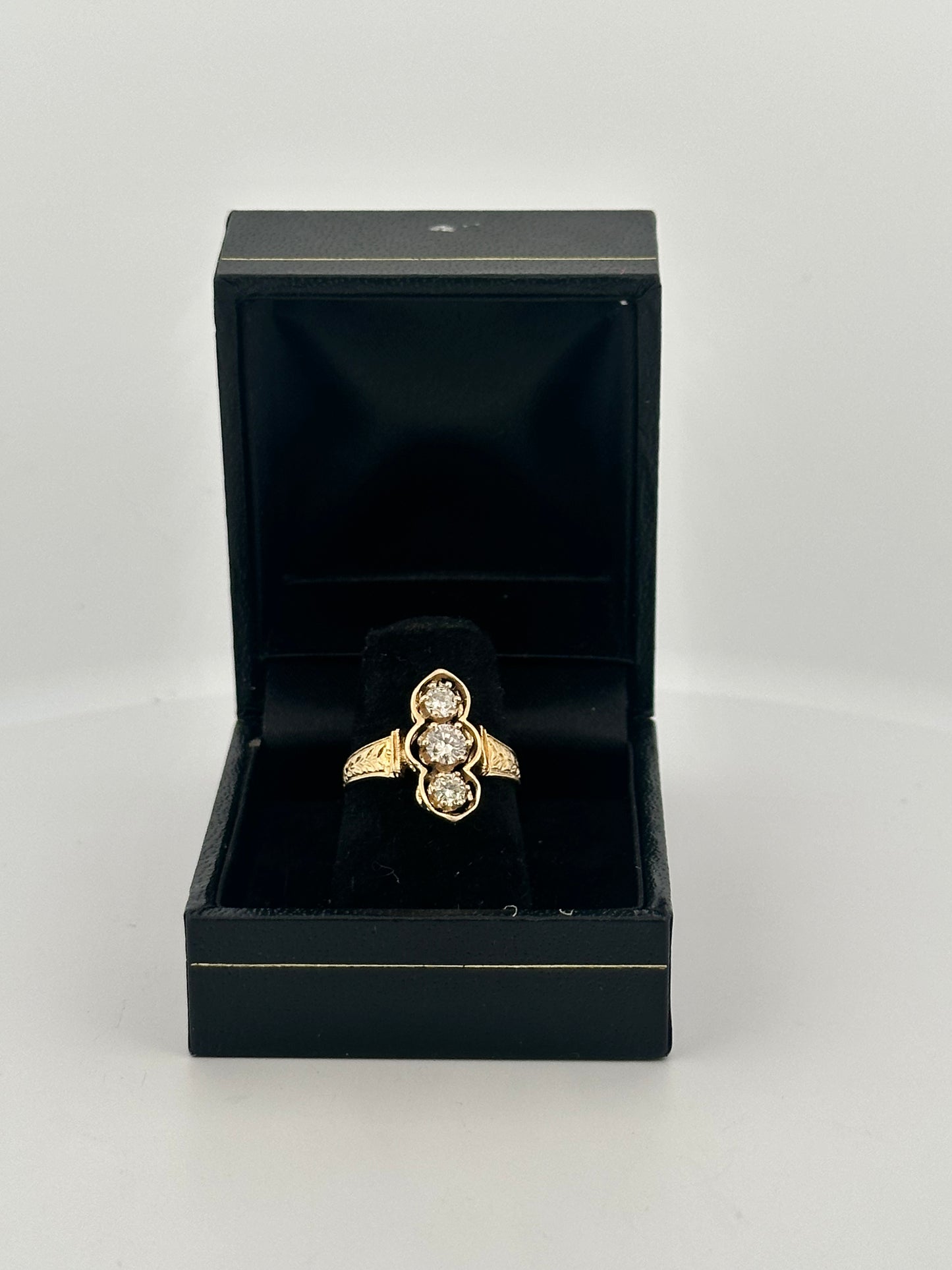 Antique Victorian natural diamond ring in 14k yellow gold