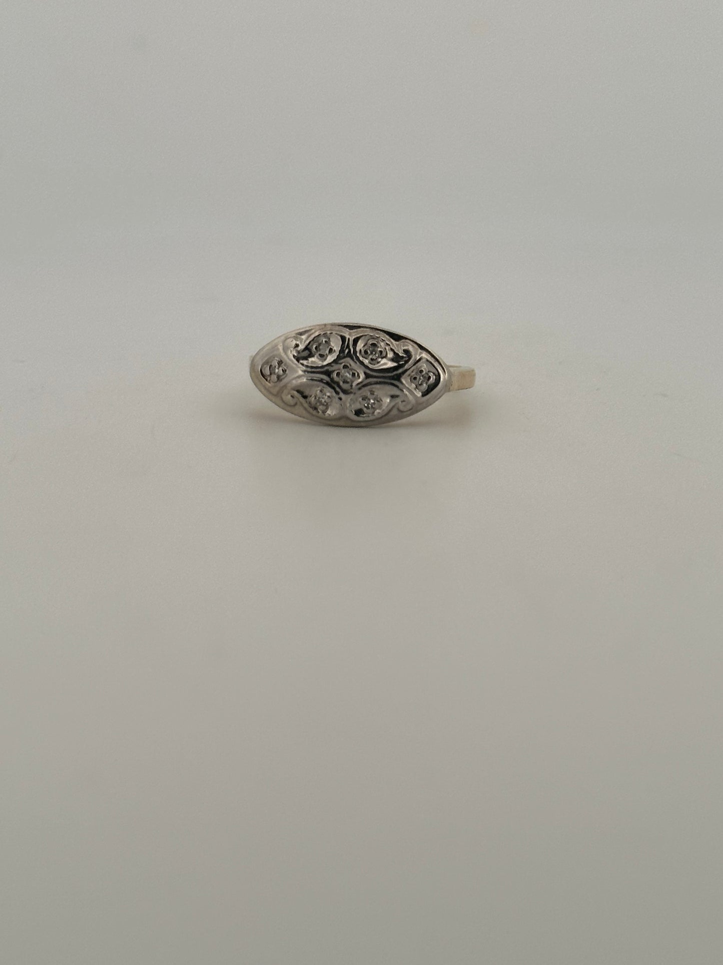 Vintage natural diamond dinner ring in 10k gold circa 1940s