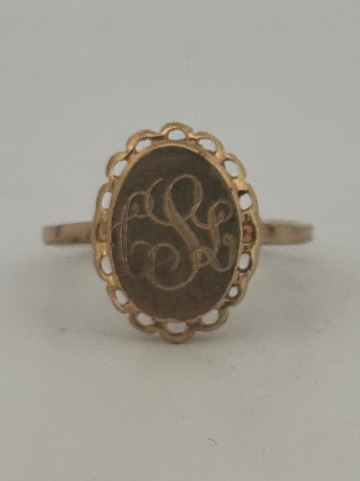 Vintage signet ring circa 1970s in 10k yellow gold