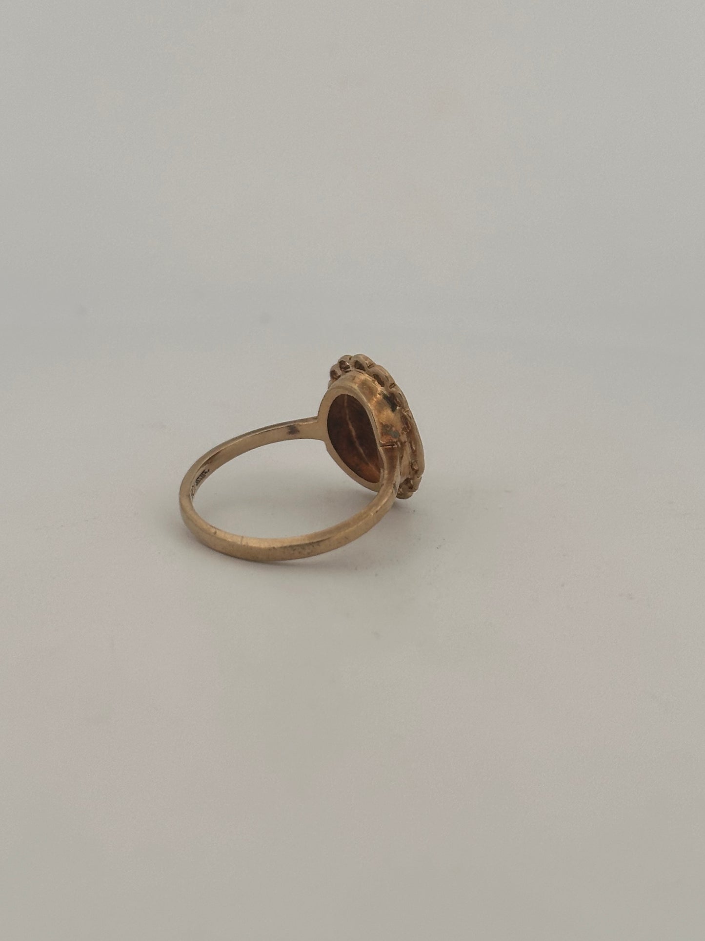 Vintage signet ring circa 1970s in 10k yellow gold