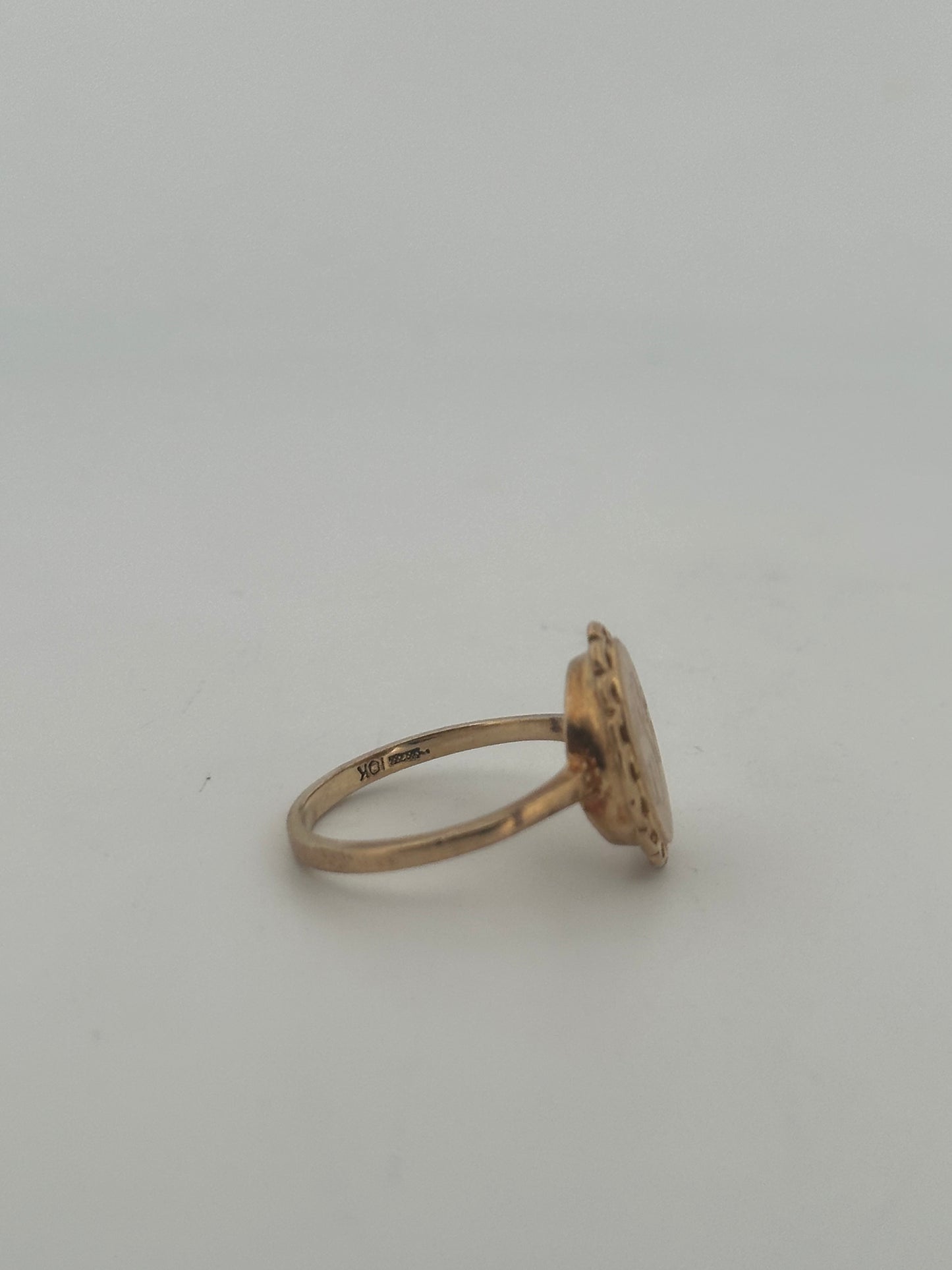 Vintage signet ring circa 1970s in 10k yellow gold