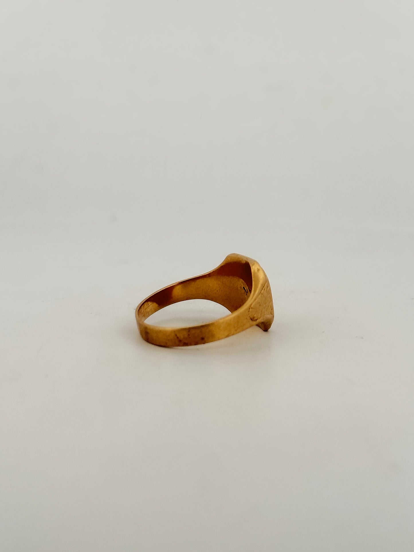 Antique Victorian signet ring in 14k yellow gold