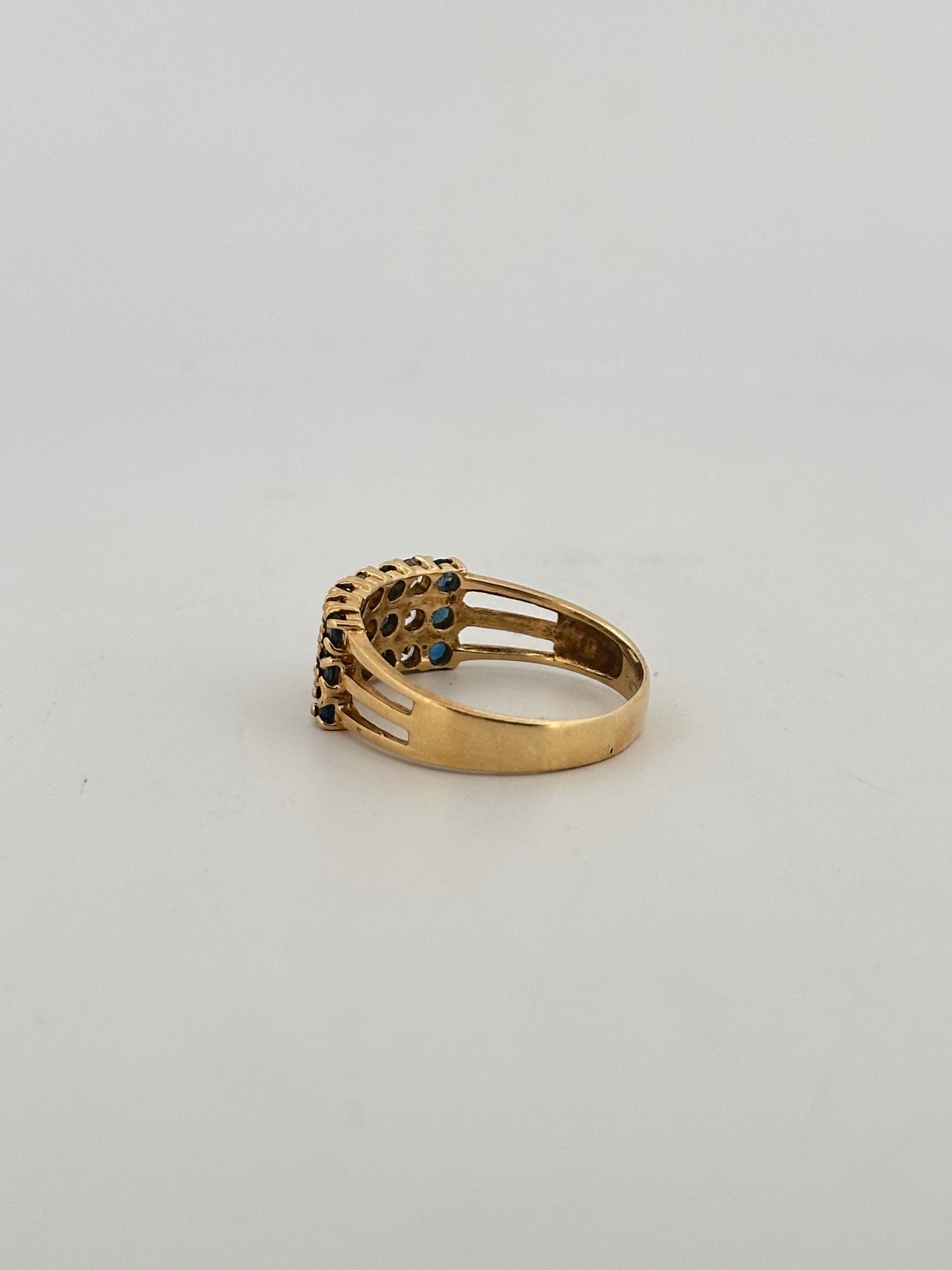Vintage natural sapphire ring in 10k yellow gold circa 1970s