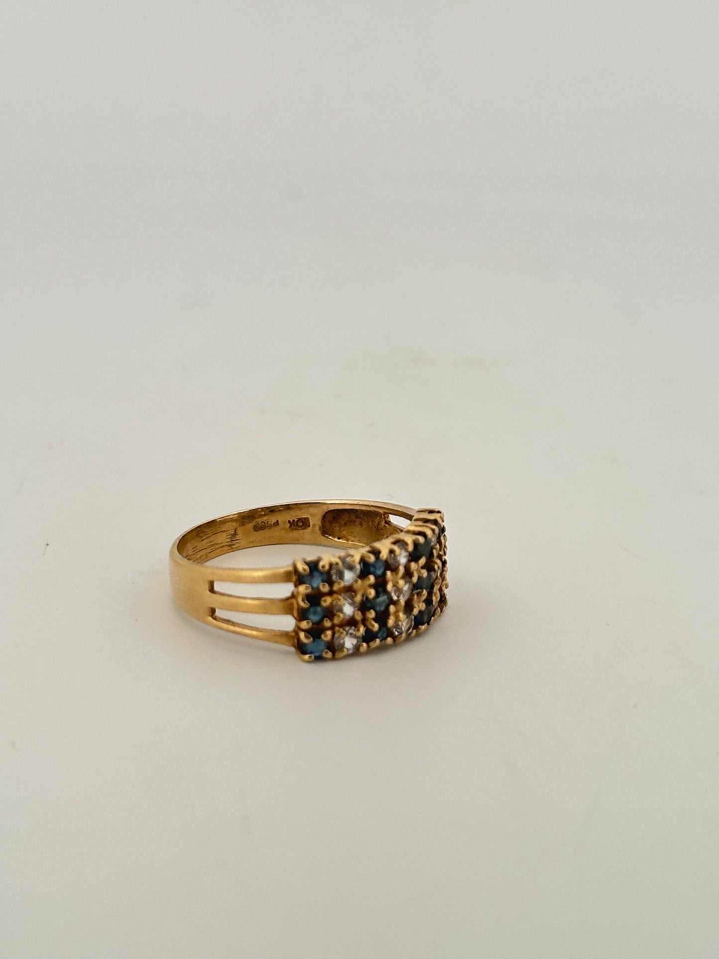 Vintage natural sapphire ring in 10k yellow gold circa 1970s
