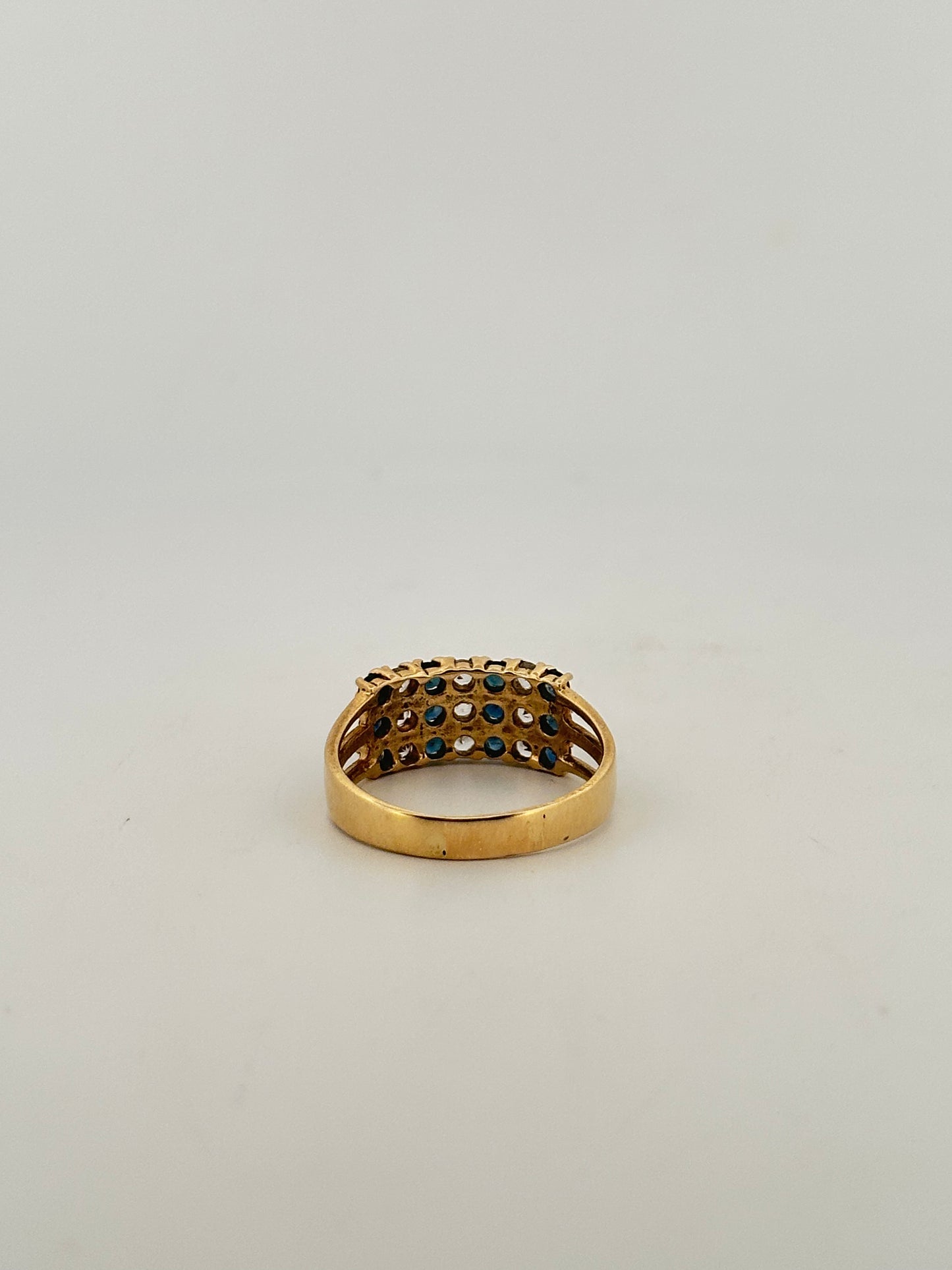 Vintage natural sapphire ring in 10k yellow gold circa 1970s