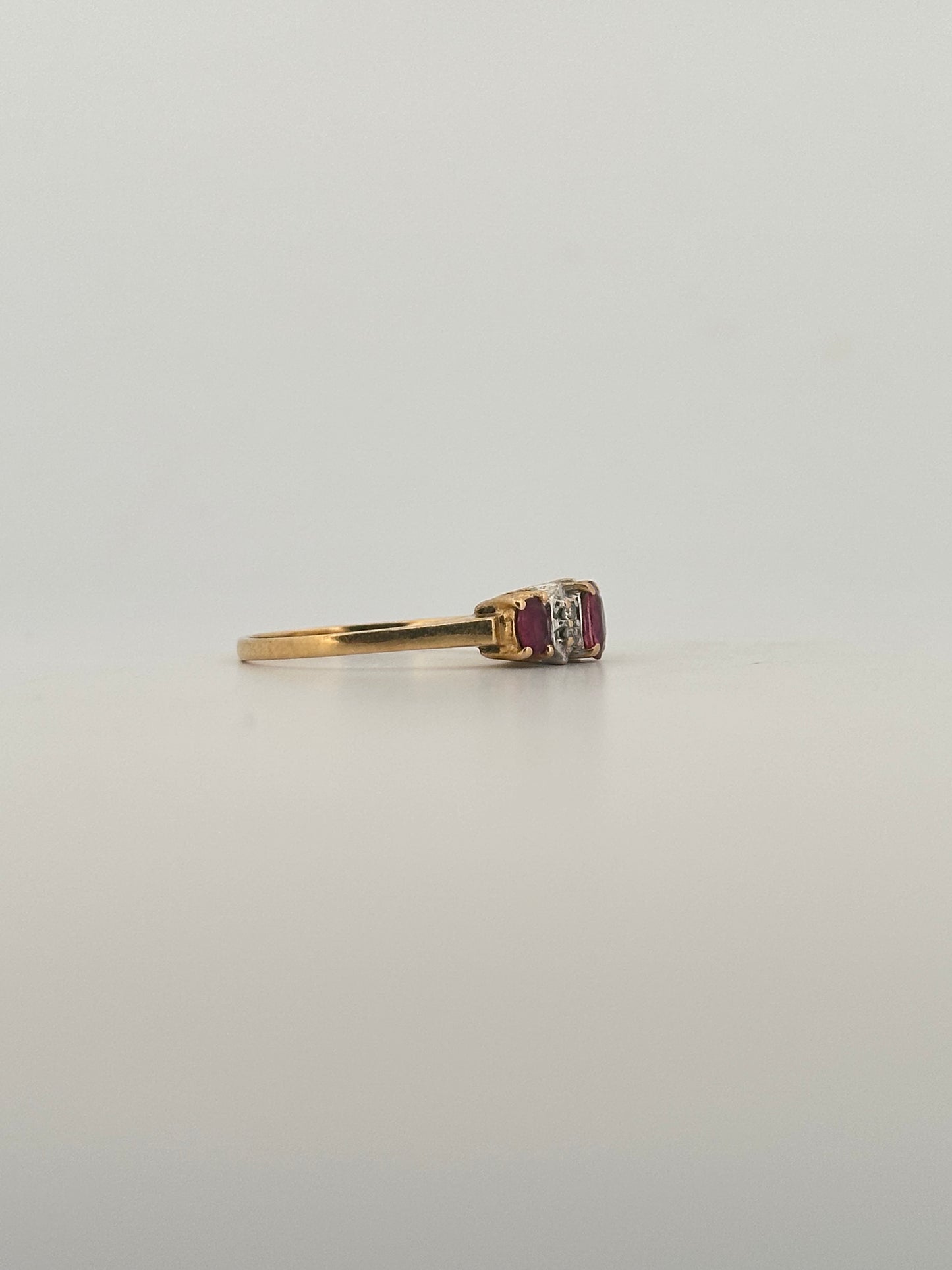Vintage natural ruby and diamond ring in 14k yellow gold circa 1970s