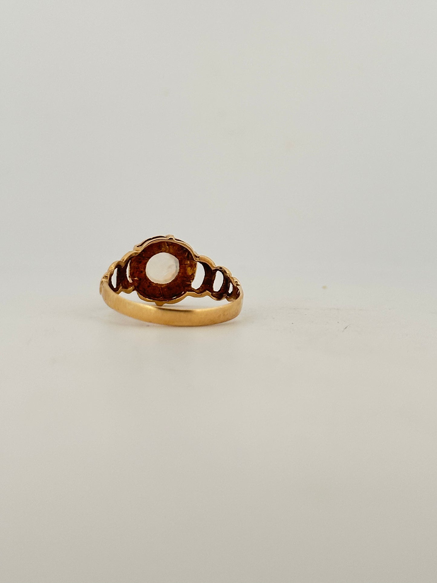 Antique Victorian moonstone cabochon ring in 10k yellow gold