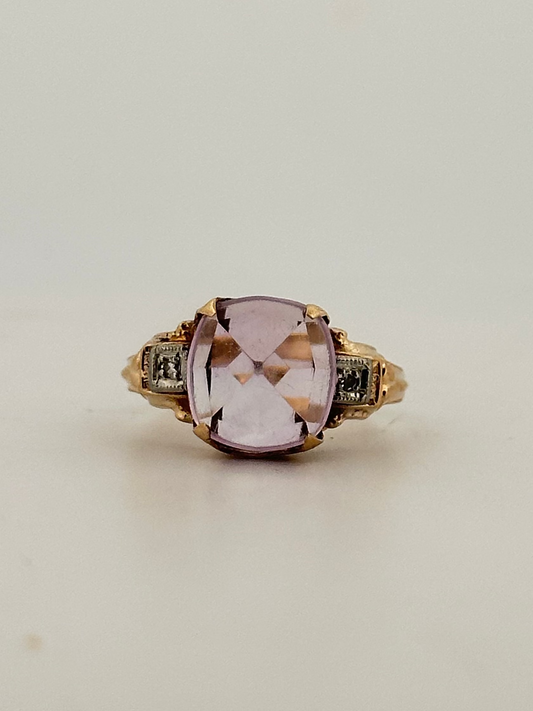 Antique Victorian amethyst ring in 10k gold
