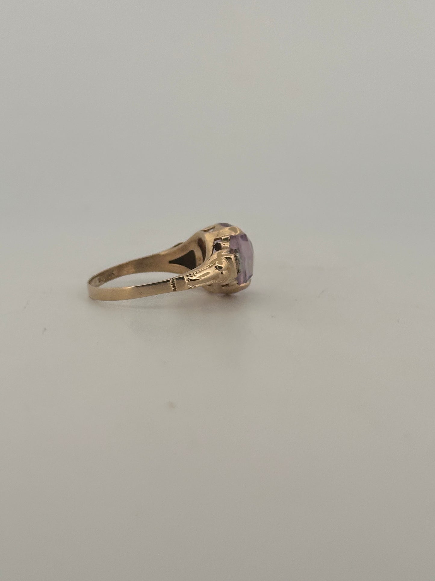 Antique Victorian amethyst ring in 10k gold