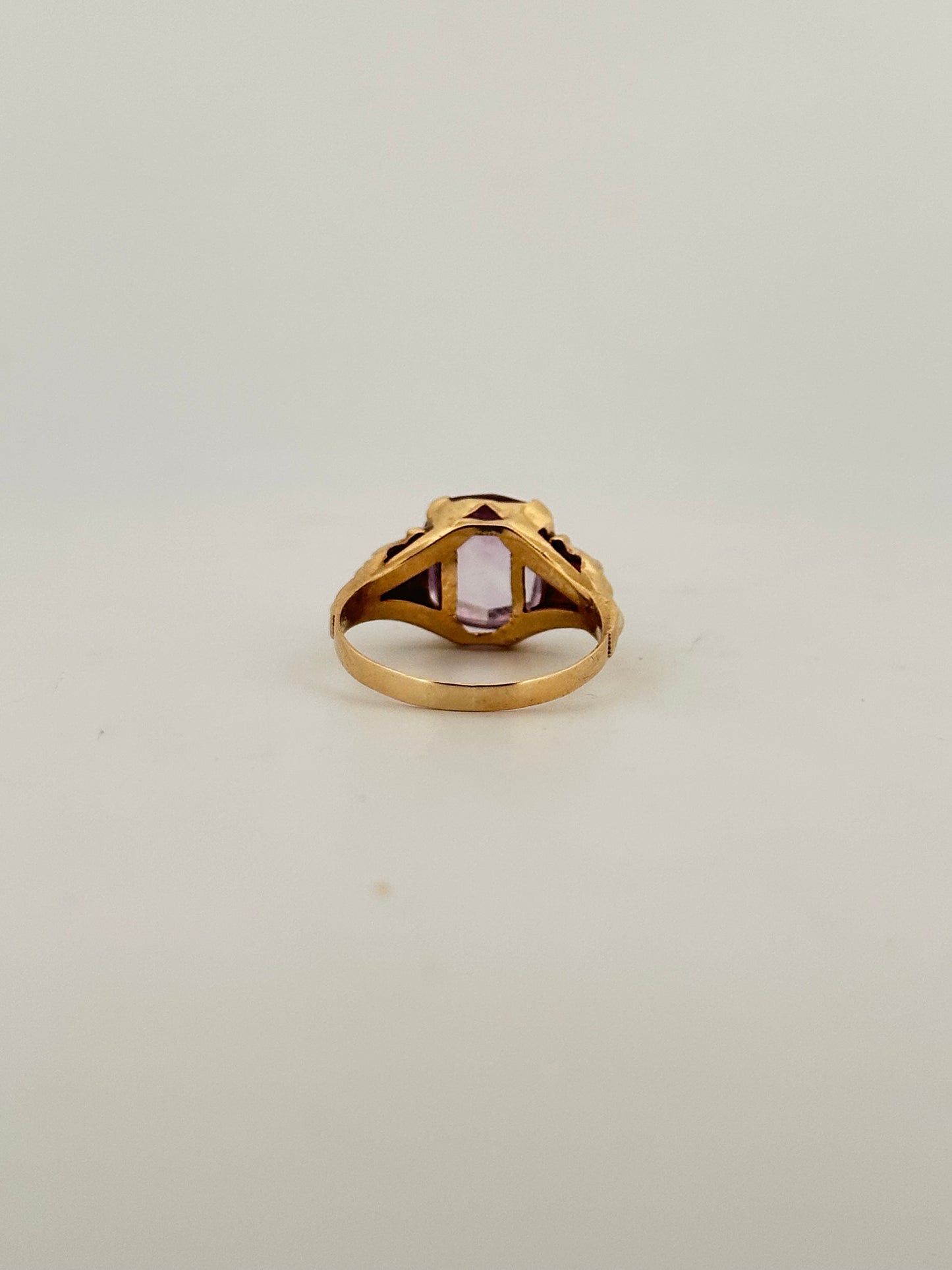 Antique Victorian amethyst ring in 10k gold