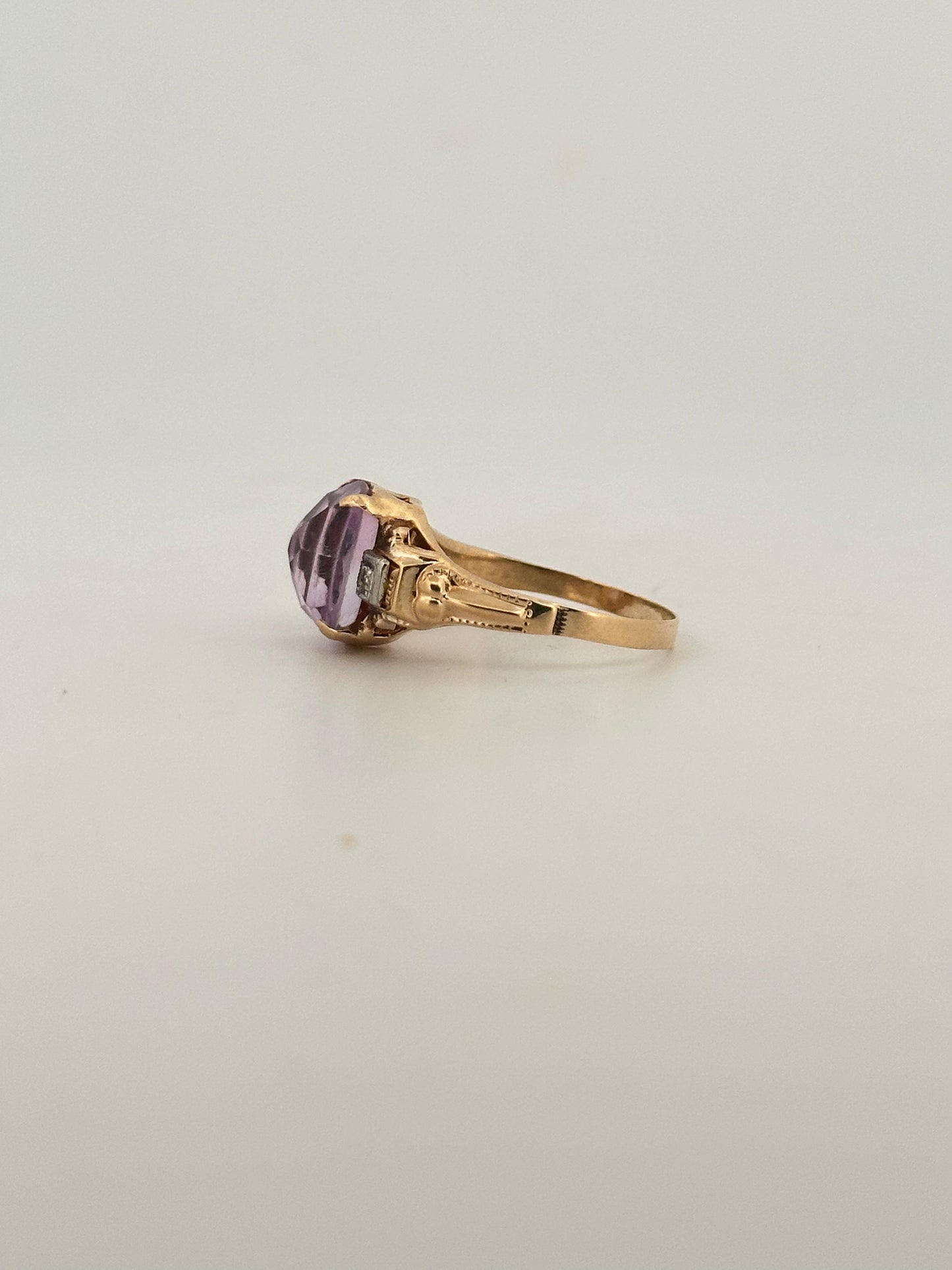 Antique Victorian amethyst ring in 10k gold