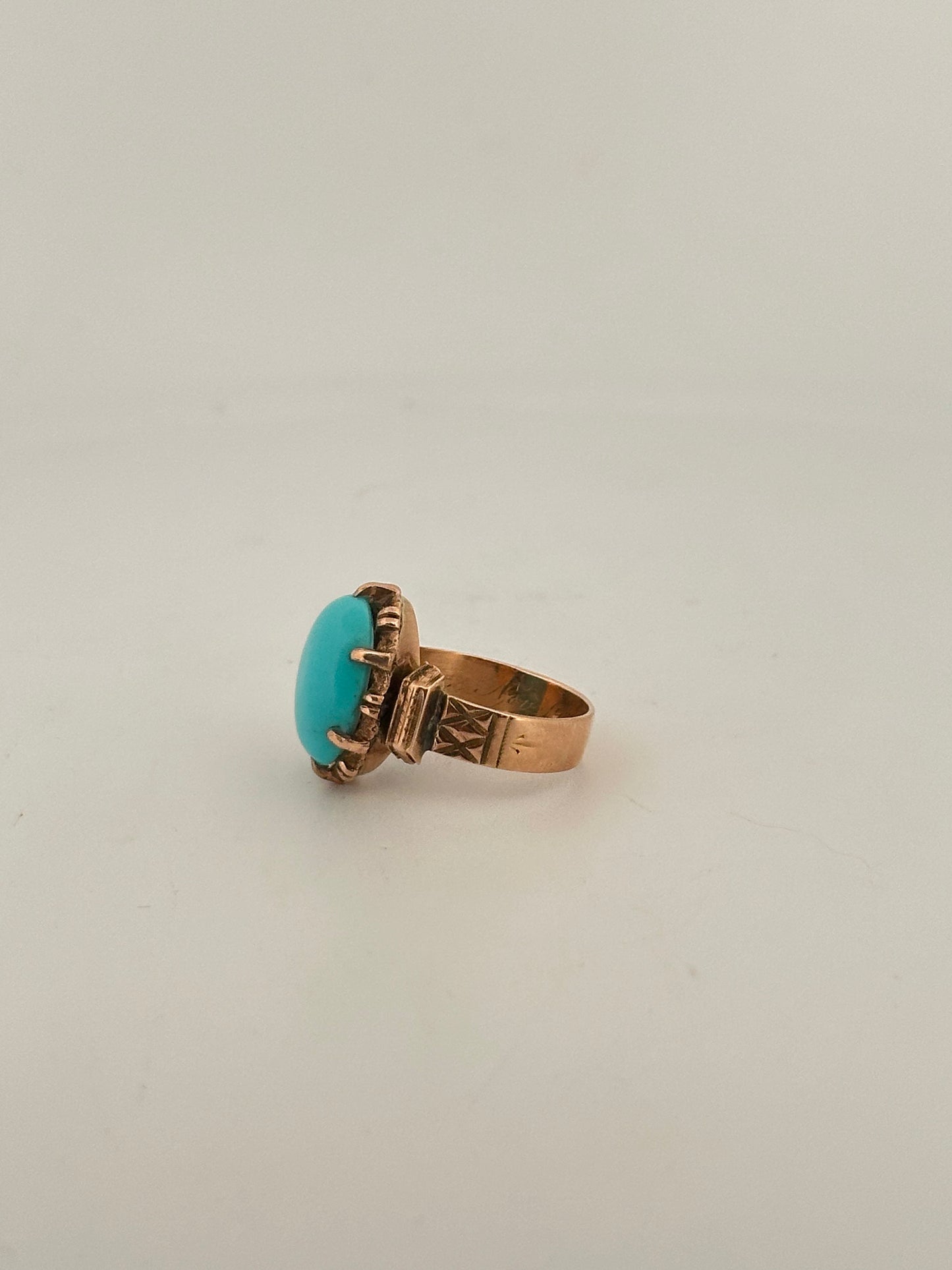 Antique Victorian turquoise cabochon ring in 14k yellow gold