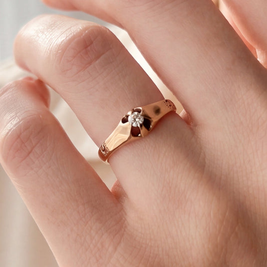 Antique Victorian diamond solitaire ring in 14k yellow gold featuring intricate vintage detailing and a central sparkling diamond.